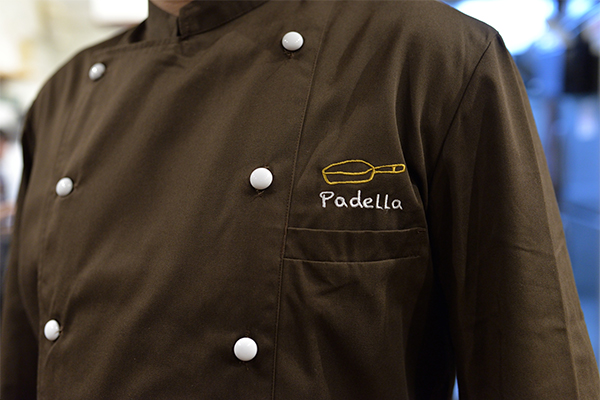 プラスチックボタンに変更