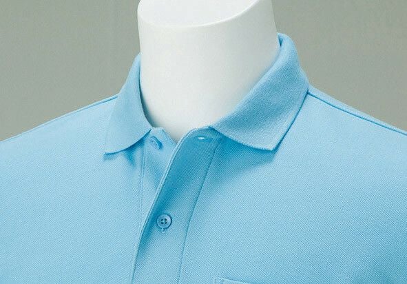 身頃と同色ボタン付き