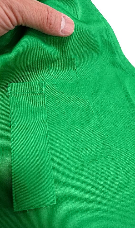 ペン差しが完全に外れた状態です。両サイドの１番上が強い縫製なのでひょっとしたら生地を気付付ける可能性もございますので、ご理解いただける方のみのご相談とさせてください。出来るのは出来ますがなかなか大変です。