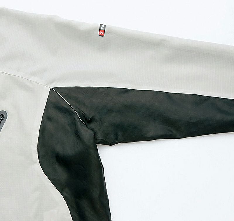 腕が動かしやすいラグラン袖