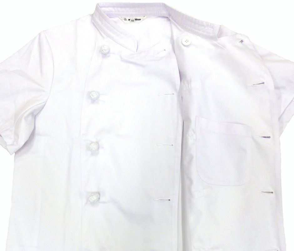 胸元を開いた画像