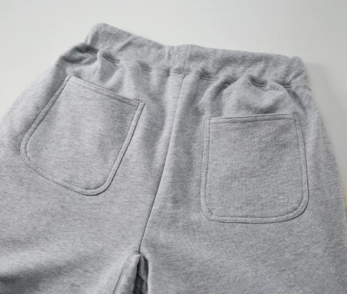 左右にヒップポケット付き