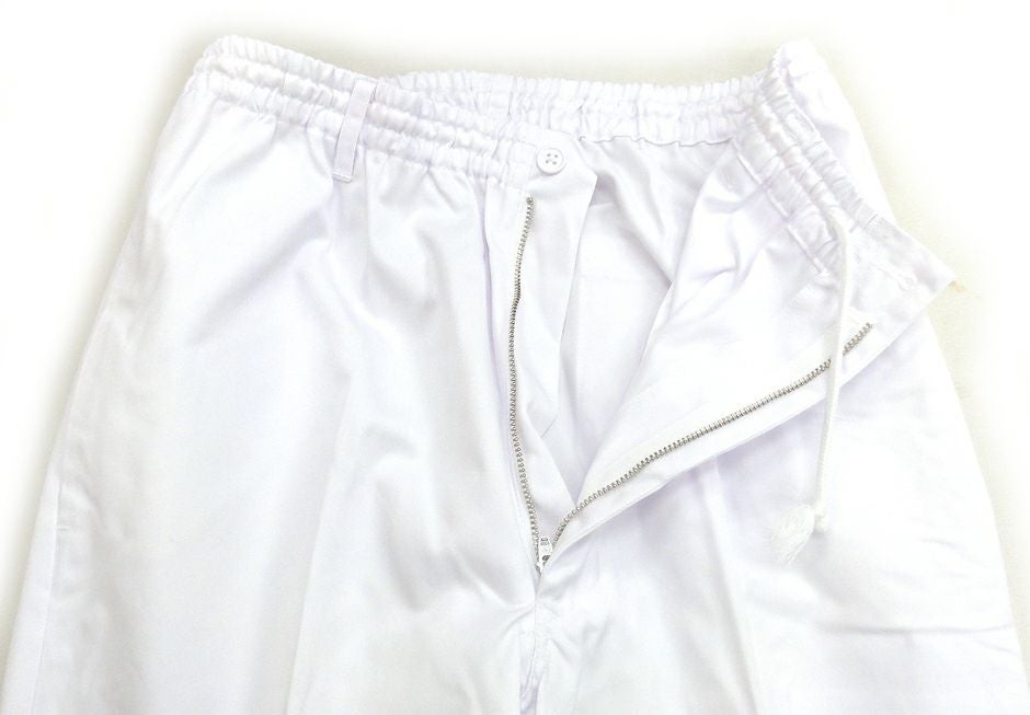 腰部ファスナーを開閉