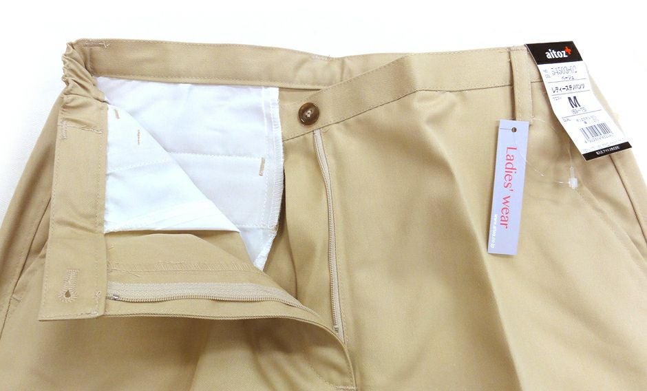 ファスナーを下した所。