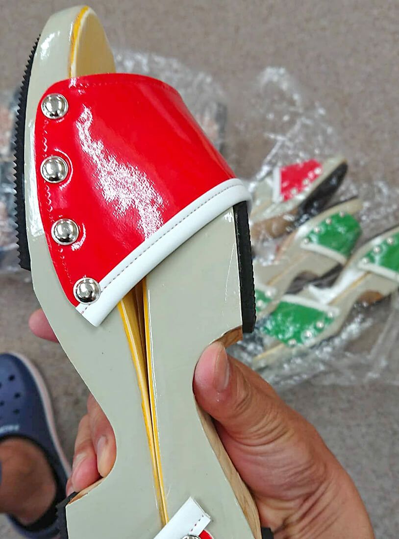 温泉スパ施設様に４足追加注文いただきました。<br>今回は日帰り温泉さまでしたが銭湯やスパ施設の雰囲気に良く似合います。