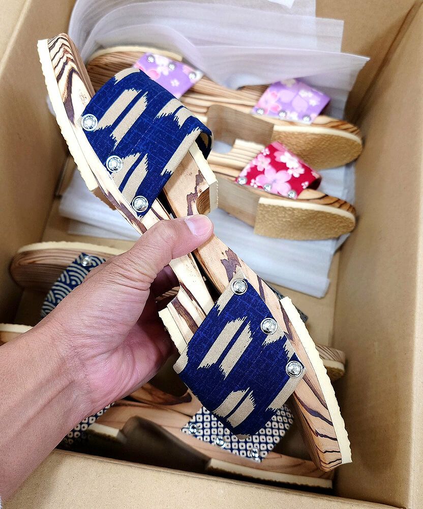 東京都内にある神社様から１０足ご注文いただき発送させていただいた時の写真です。