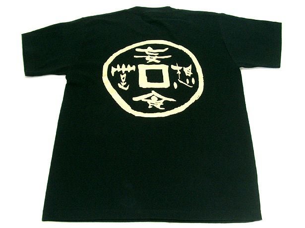 こんな感じで背中に大きくハンコ調のロゴマークをオリジナルプリント