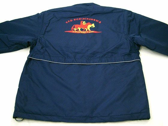 ウィンドブレーカーの背中にオリジナルプリント