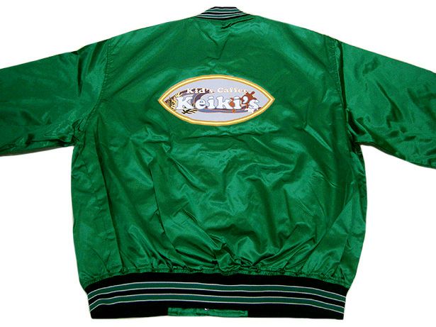 こんな感じで店舗ロゴを背中に大きくオリジナルプリント