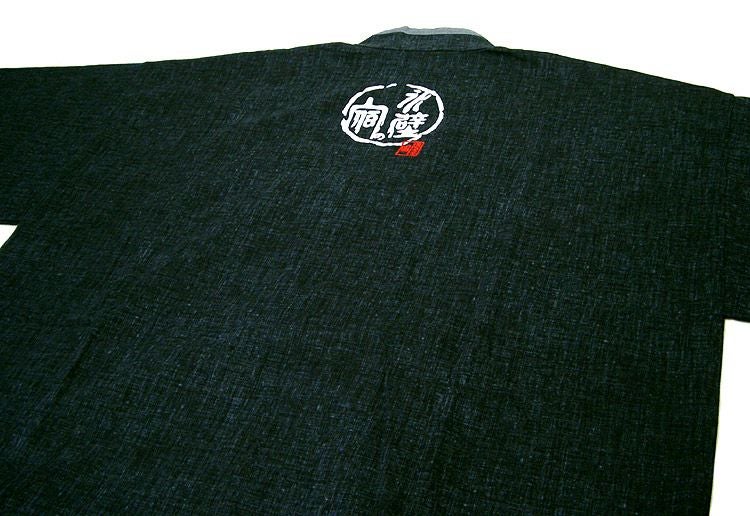 首の後ろに刺繍を入れました！