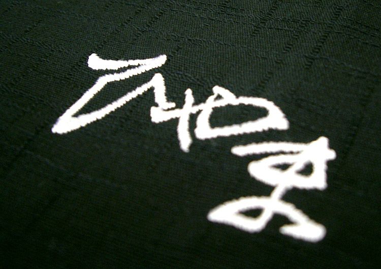 という事で刺繍のアップで撮影♪