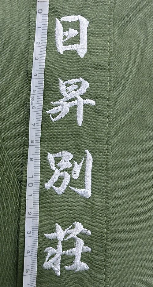 白色で刺繍を入れさせて頂きました！