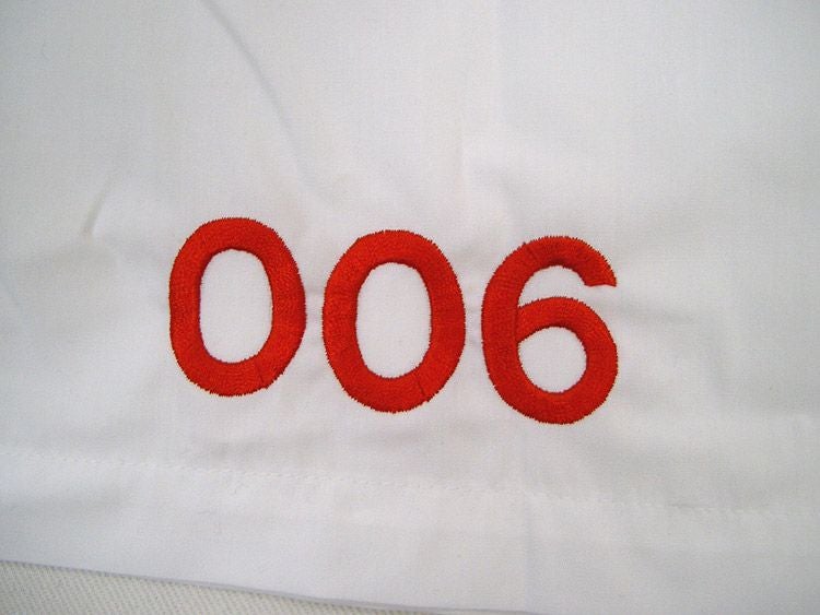 という事で背中の左下の通し番号は000番～010番まで入れました！