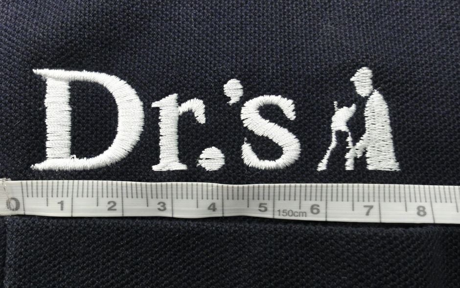 横幅８cmぐらいの大きさです。