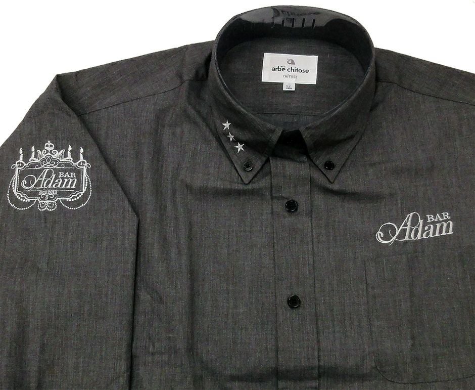 左胸、右エリ、右ソデの3か所に刺繍を入れました。