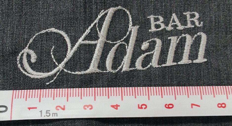 左胸は横幅約8cmで刺繍を入れました。