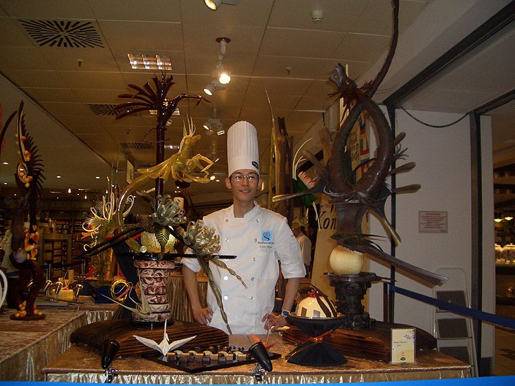 これはなんじゃ？！　ってなぐらいすごい飴細工ですなぁ♪　友達ながらマジで尊敬しますわ！