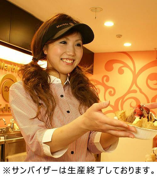 マーブルロックジェラートのサンバイザー着用写真│飲食店ユニフォーム