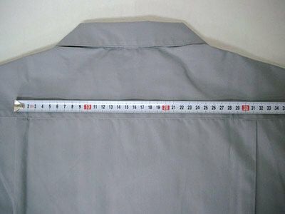 タックの間にプリント入りますが、SS・Sサイズ（横幅最大21cm程度）、Mサイズ以上横幅25cmのプリントが入ります。