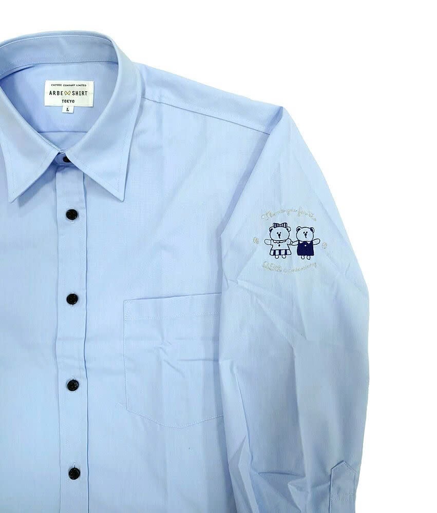 スターバックス浅草雷門通り店様のオリジナル周年記念シャツの左袖にはこんな感じでバランス良く袖の中央に名入れいたしました