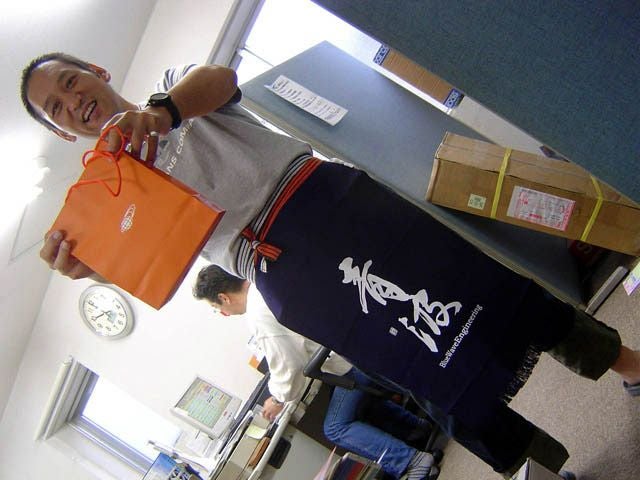 こちらは酒屋前掛けが到着した時のお写真。