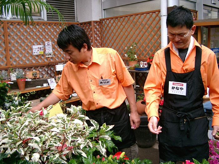 こちらの胸当てエプロンの着用写真もご覧くださいませ。