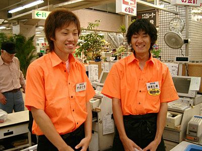 オレンジYシャツが笑顔を引き立たせてくれてすごく良い！