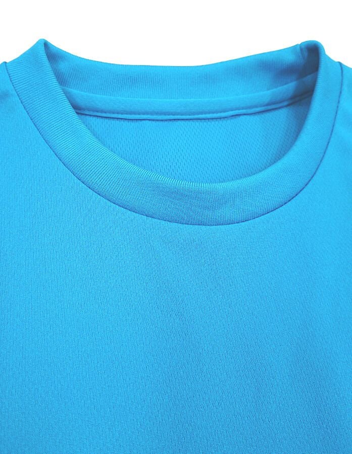 Tシャツからタグを取り外した状態の写真