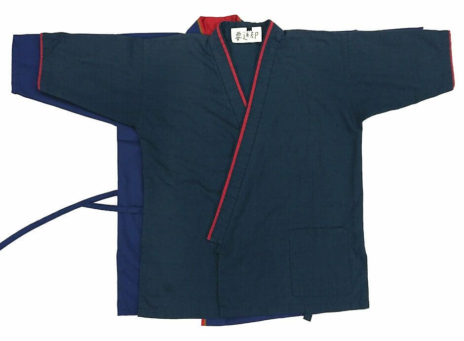 上がお客様の作務衣（さむえ）で下が弊社の商品