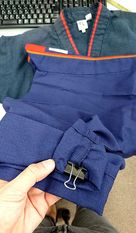 最初はこの写真のようにクリップで留めた状態で縫製工場の人に見てもらいました！