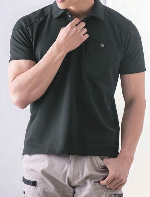 半袖ポロシャツ着用写真