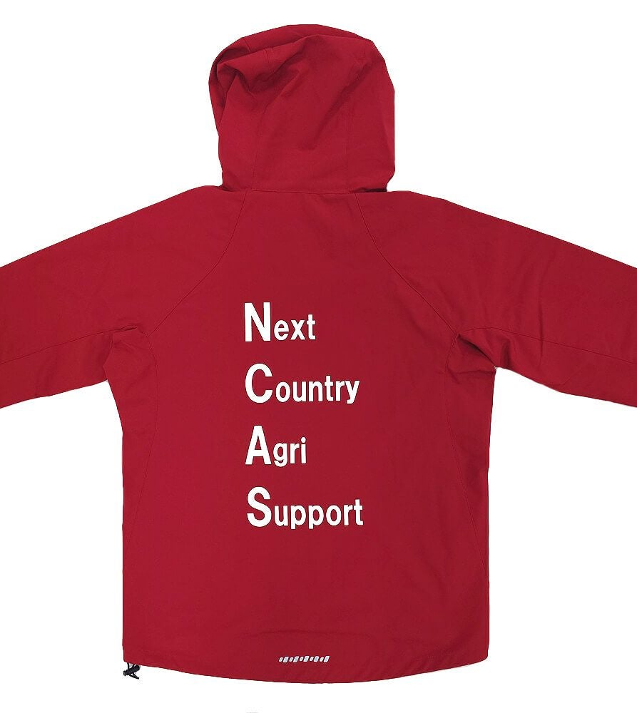 兵庫県三木市にあるドローン農薬散布・エヌキャス様の社名入りオリジナルナイロンパーカーの完成写真をご紹介します。<br>背中に大きく文字プリントしています