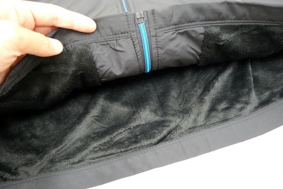 スソ部分まで防寒ボアはギッシリ装備しております！