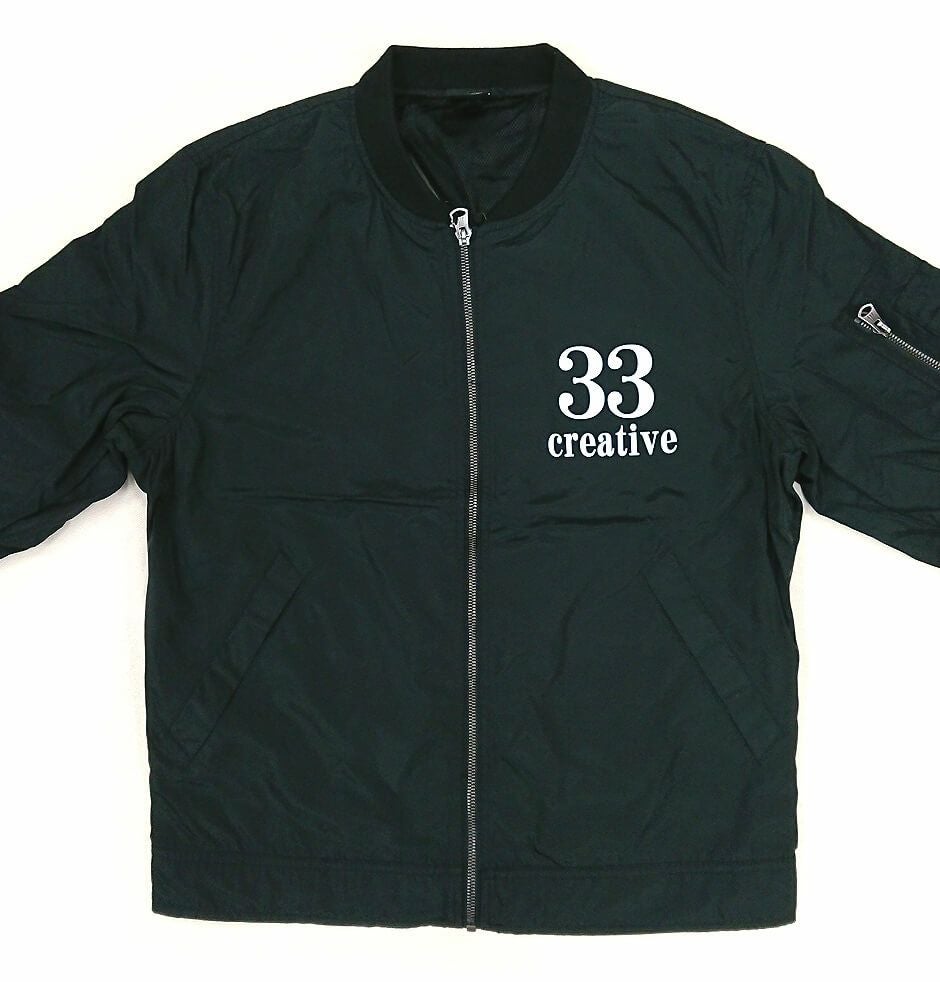 名入れスタッフジャンパーの完成写真