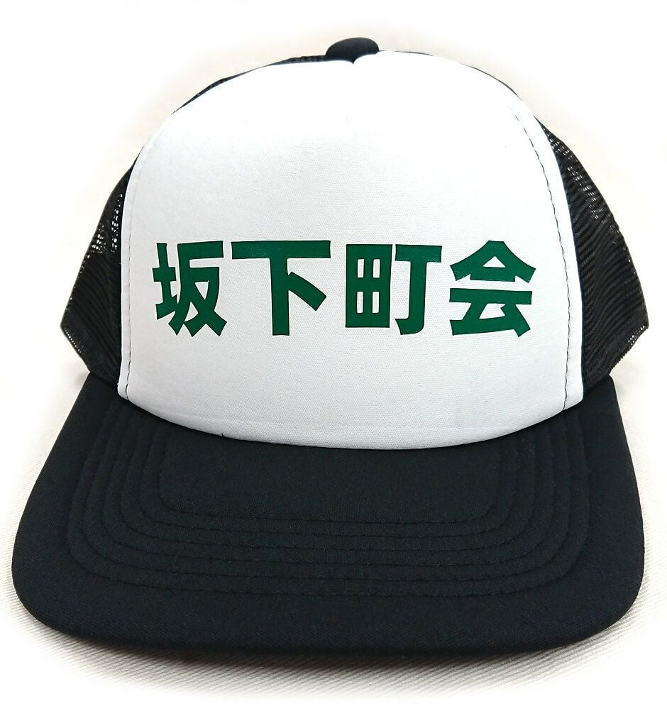 正面からの撮影写真です。<br>このキャップのおでこ部分の範囲内に最大限の大きさでプリントをさせていただきました。