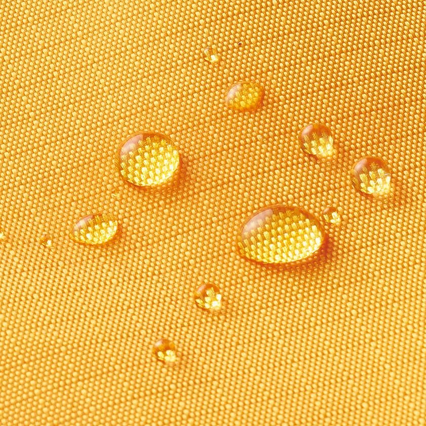 はっ水機能により、水や汚れを弾きます。