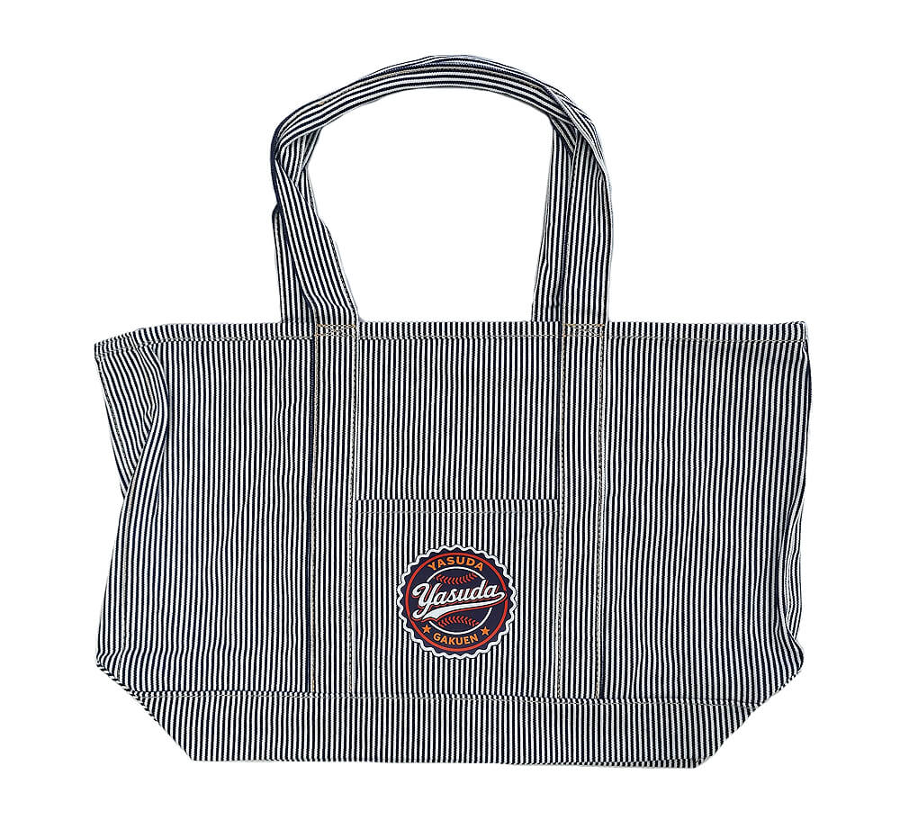 東京都墨田区で活動されている安田学園硬式野球部様のロゴ・ネーム入りオリジナルトートバッグの完成写真をご紹介いたします。<br>中央の一番目立つ位置にバランス良くロゴ入れさせていただきました。