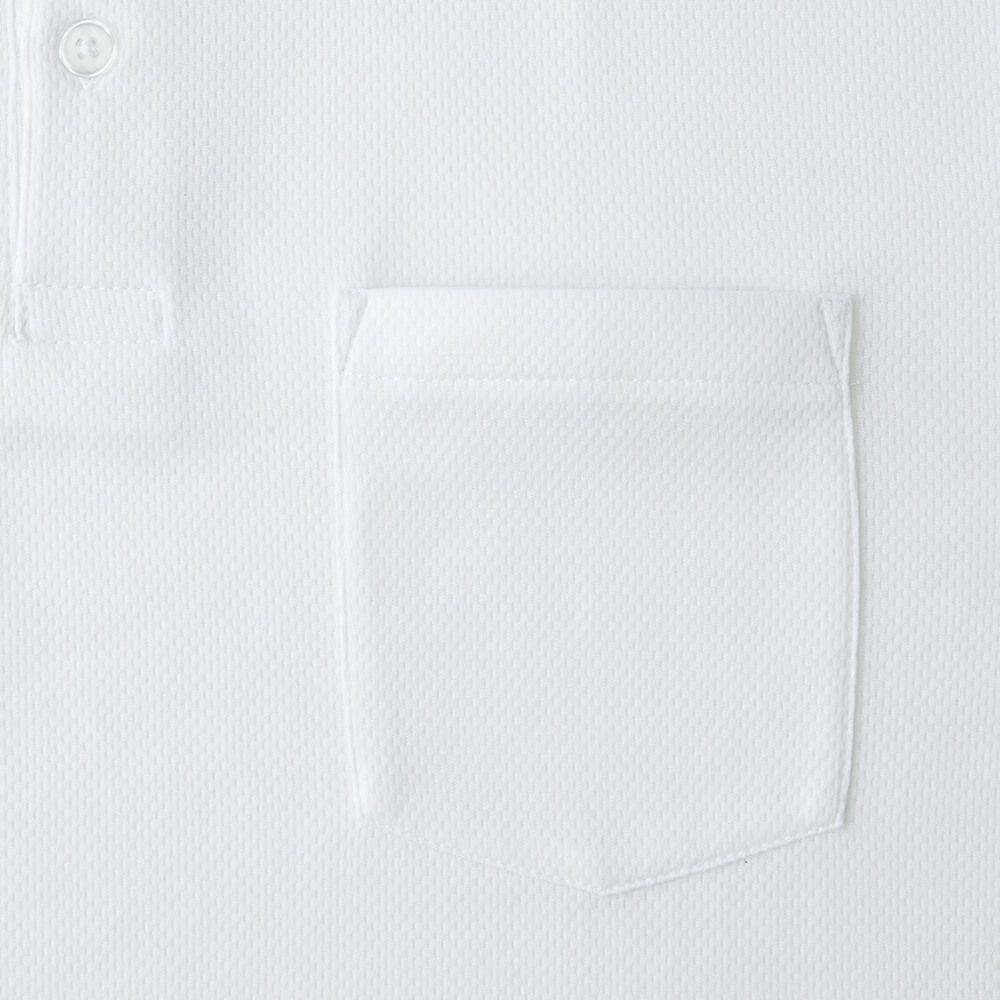 左胸には横約11cm×縦約13.5cmのポケットがついてます。