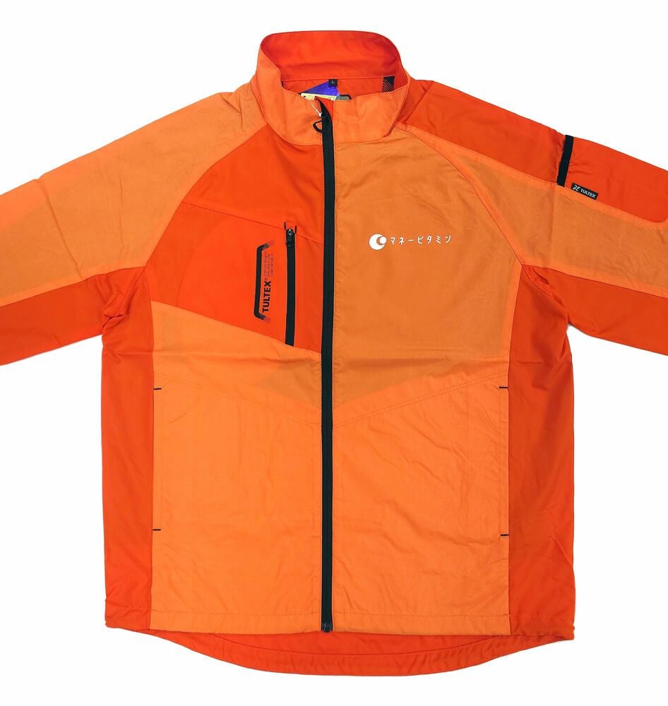 ジャンパーの左胸にもロゴと社名をオリジナルプリントさせていただきました。