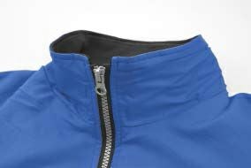 風の浸入を防ぐフルジップアップ