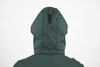 面ファスナーアジャスター付きフード。<br>ヘルメット対応可能・取り外し可能