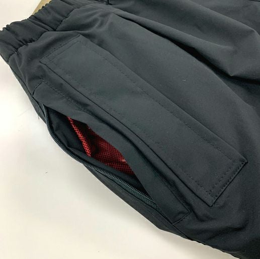 右脇Wポケット<br>ファスナー＆スルーポケット