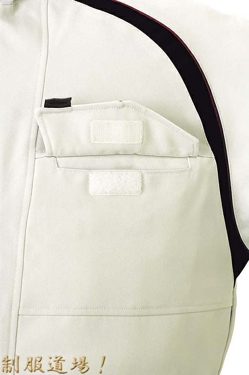 ポケットにマジックテープ付き