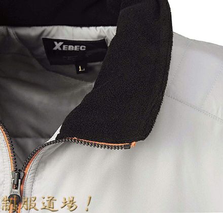 えり部分は暖かいフリース素材