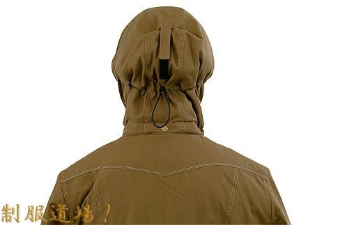 ヘルメット対応の大型フード