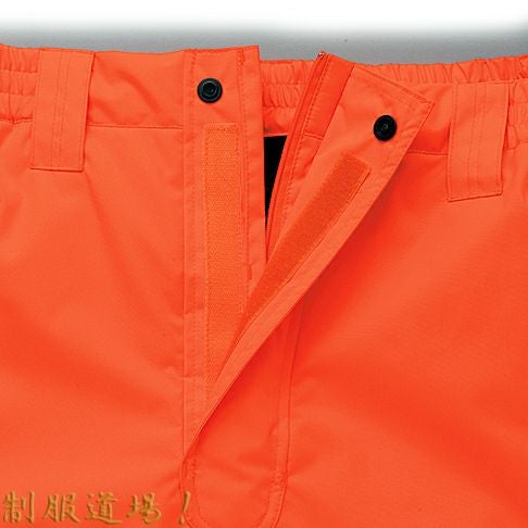 前ファスナー部分は雨の浸入を防いでくれます！	