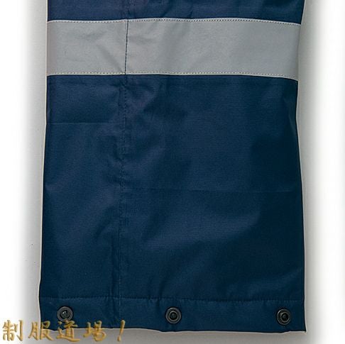 ズボンのすそ部分は配色の切り替え