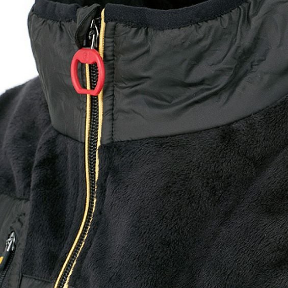 肩ヨーク部分（肩と首の切り替え部分）には保温性の高い素材を採用してます♪