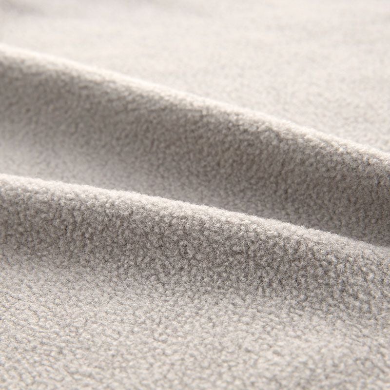 裏地：フリース<br> 軽くて肌触りが柔らかく、保温性が高い素材。速乾性も高いのも特徴。