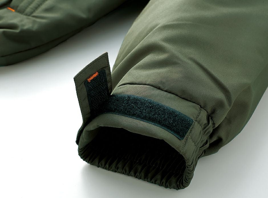 袖部分マジック式で調整可能！